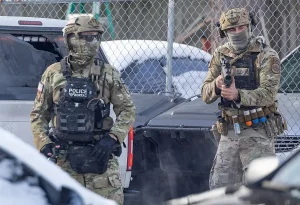 Governo Trump lança enxurrada de mentiras após mulher ser morta pelo ICE