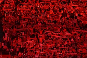 Benfica penalizado em 3.185 euros por pirotecnia no jogo com o Estoril