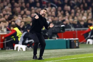 Farioli analisa o ‘risco’ da titularidade imediata de Thiago Silva