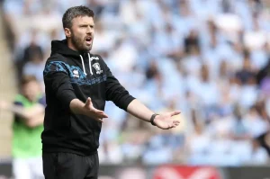 Carrick é o favorito para assumir o cargo de treinador interino do Manchester United