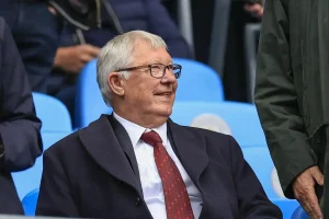 Alex Ferguson provoca descontentamento em Roy Keane no Manchester United