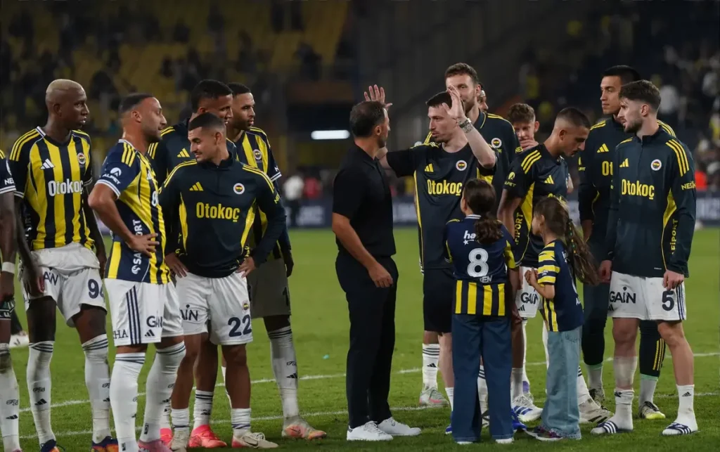 “Fenerbahçe duo sentenced to suspended sentence for attacking Galatasaray official.”