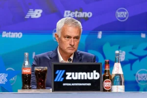Mourinho critica jogadores do Benfica em conferência cheia de revelações