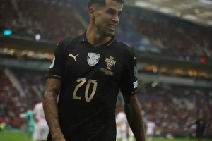 “Deco analyzes key players such as Cancelo, Lewandowski, and Araujo.”