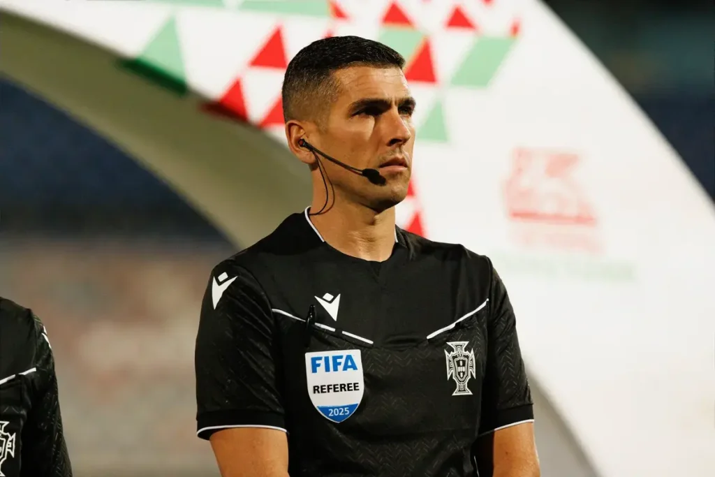 Fábio Veríssimo apita o clássico decisivo da taça em grande estilo
