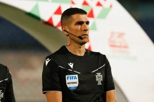 Fábio Veríssimo apita o clássico decisivo da taça em grande estilo
