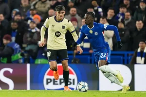 Rosenior fecha acordo com Chelsea para saída de trio de jogadores