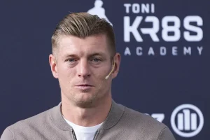 Toni Kroos orienta estrelas do Real Madrid a enfrentar a revolta dos adeptos