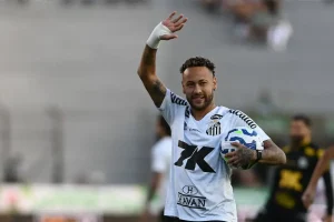 Neymar renova contrato com o Santos em busca de lugar na seleção para o mundial