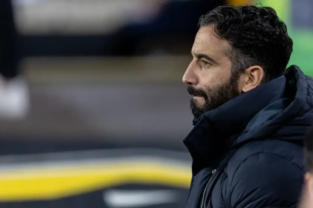 “Manchester United reveals the cost to dismiss Ruben Amorim and hire a new coach.”