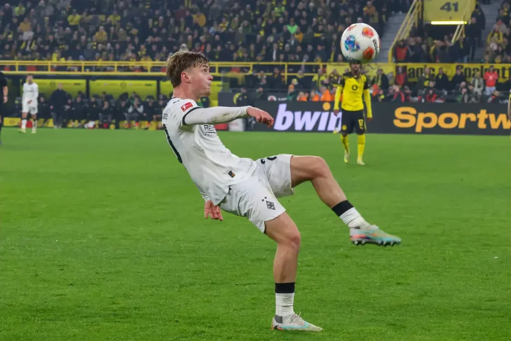 Tottenham intensifies efforts to secure 22-year-old German talent.