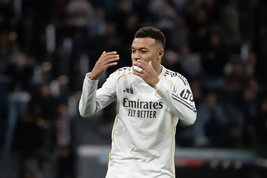 Joan Laporta critica Kylian Mbappé por gesto ‘desrespeitoso’ na supertaça