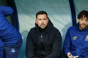 Farioli e FC Porto fecham acordo para renovação de contrato bombástica