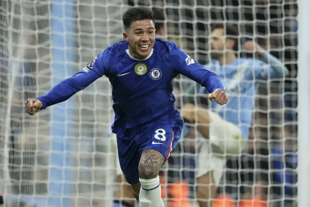 Fernández surpreende o Manchester City com golo decisivo para o Chelsea