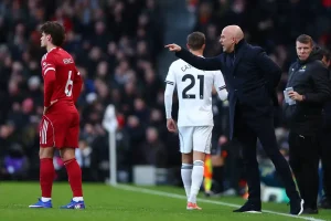 Carragher explica por que o Liverpool não deve aceitar o que aconteceu contra o Fulham