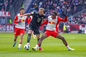 Bayern de Munique inicia negociações com atacante para frustrar planos do Manchester United