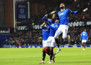 Rangers regressam à luta pelo título, mas Rohl exige ainda mais