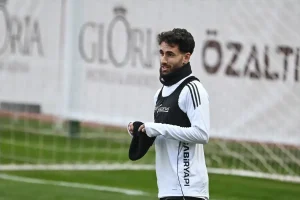 Besiktas recebe proposta surpreendente por Rafa Silva
