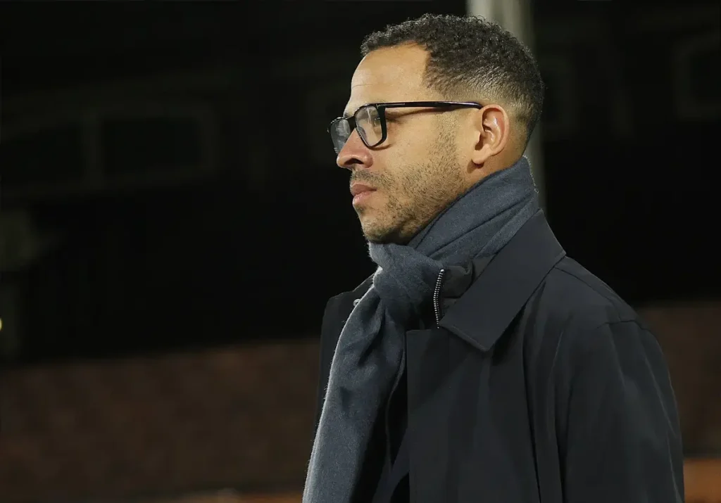 Liam Rosenior revela contratação que pode mudar o destino do Chelsea