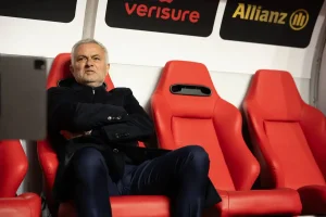 Mourinho critica a exibição da sua equipa após derrota na primeira parte