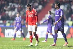 Mourinho desafia jogadores a não dormir antes do duelo no dragão