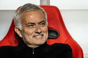 “Mourinho challenges critics and promises to be himself until the END.”