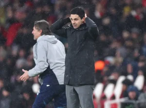 Mikel Arteta apoia Gabriel Martinelli após incidente com Conor Bradley