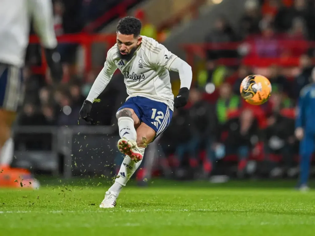 Jogador brasileiro rejeita Aston Villa e prepara-se para assinar com o Chelsea