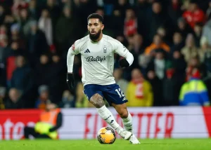 Juventus negoceia com Nottingham Forest para evitar regresso de Douglas Luiz