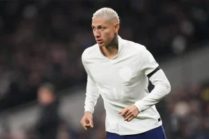 Thomas Frank comenta planos de transferências do Tottenham após lesão de Richarlison