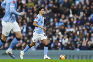 Alleyne radiante por jogar no Manchester City após regresso de empréstimo
