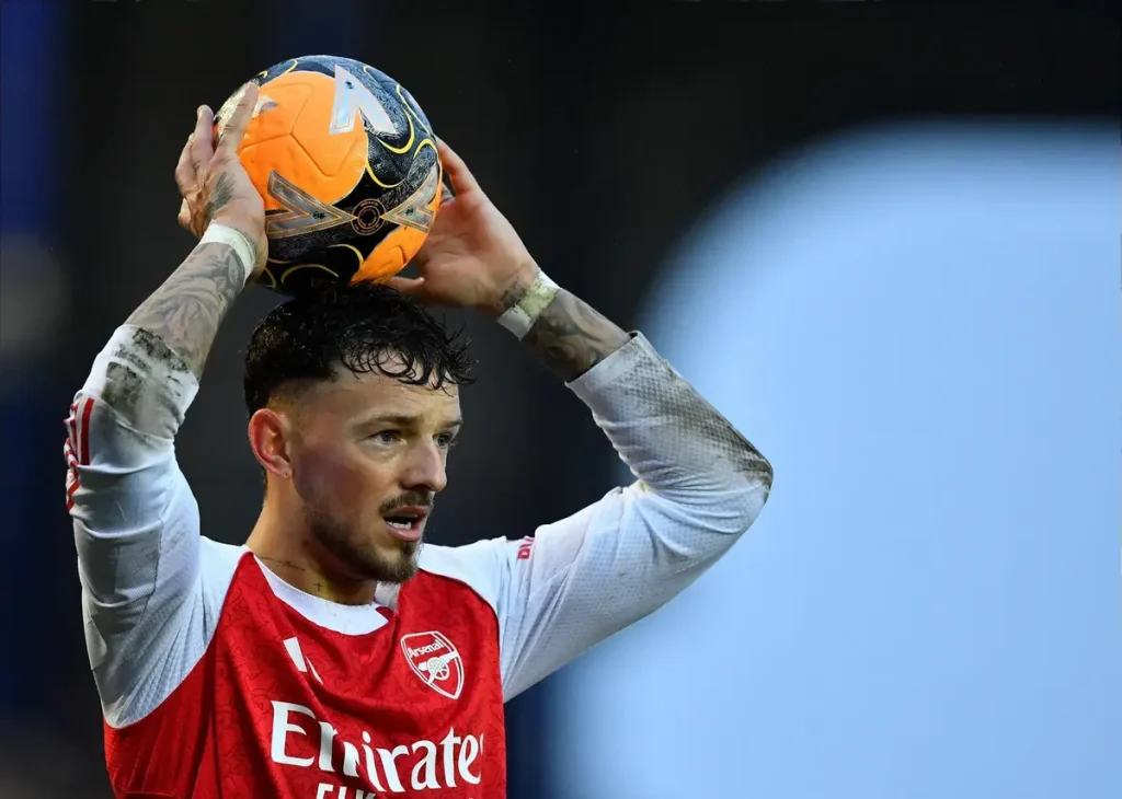 “Former Arsenal player could join Liverpool in unexpected transfer.”