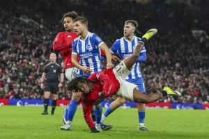 Manchester United precisa de um treinador forte para reverter a situação