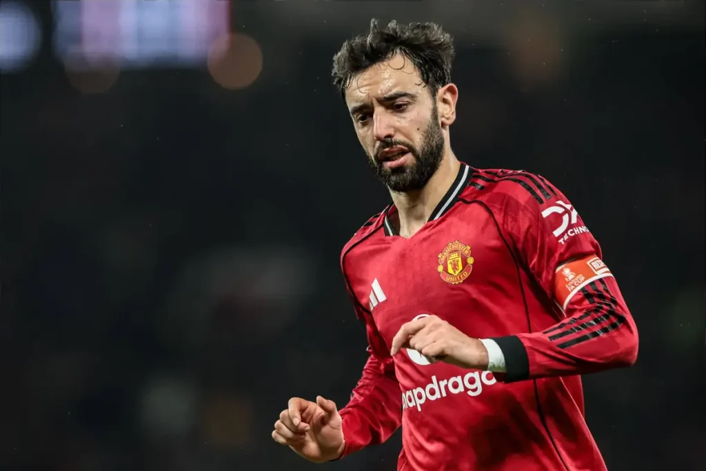 Bruno Fernandes avalia futuro no Manchester United após reunião crucial