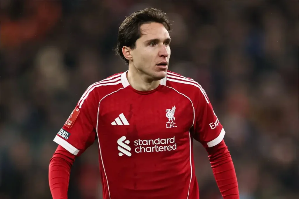 Juventus acelera negociações para resgatar Chiesa do Liverpool