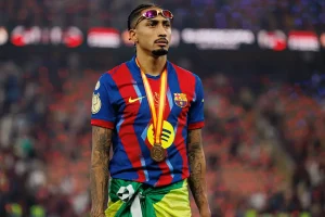 Raphinha revela que sem Flick teria abandonado o Barcelona