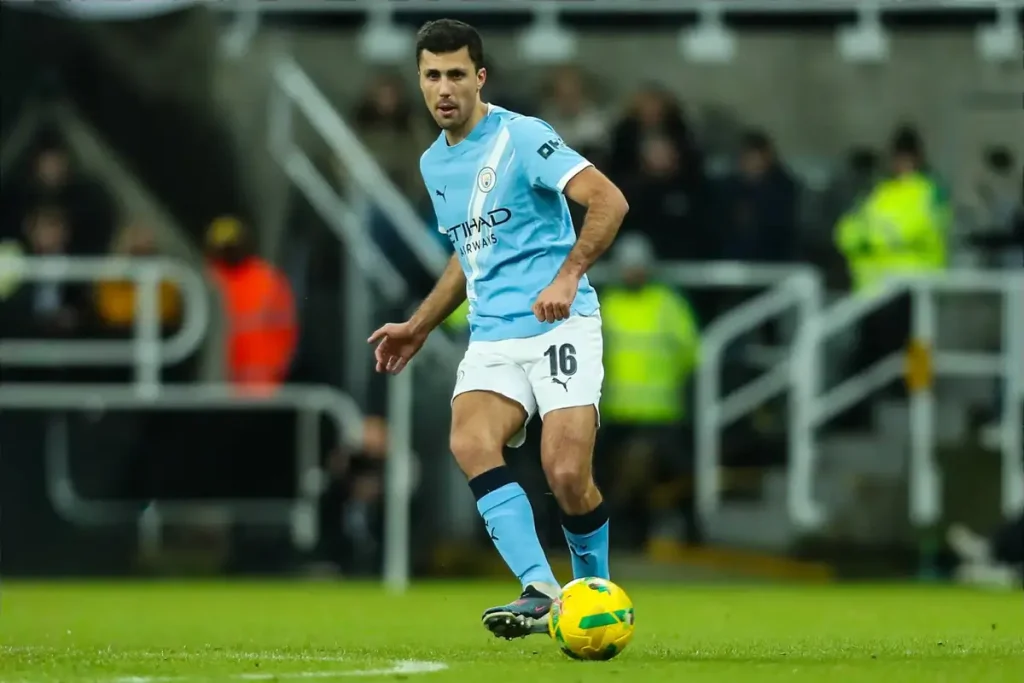 Rodri, Reijnders e O’Reilly em destaque na previsão do onze do Manchester City