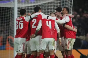Arsenal vence Chelsea em duelo emocionante da primeira mão da EFL Cup