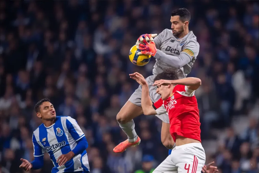 Diogo Costa celebra vitória com garra e determinação da equipa