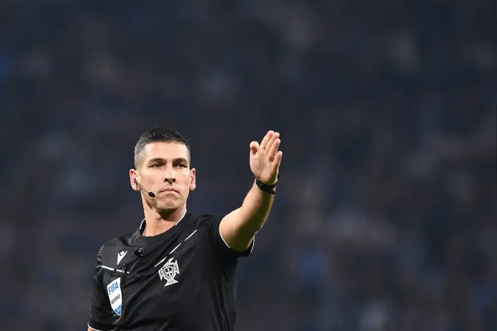 Benfica perde recurso e multa por críticas a Fábio Veríssimo mantém-se