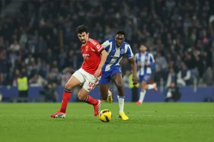 “Tomás Araújo shines in the dragon, but Benfica fails at a crucial moment.”