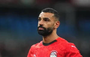Salah está de volta ao Liverpool, mas Robbo diz adeus em grande estilo