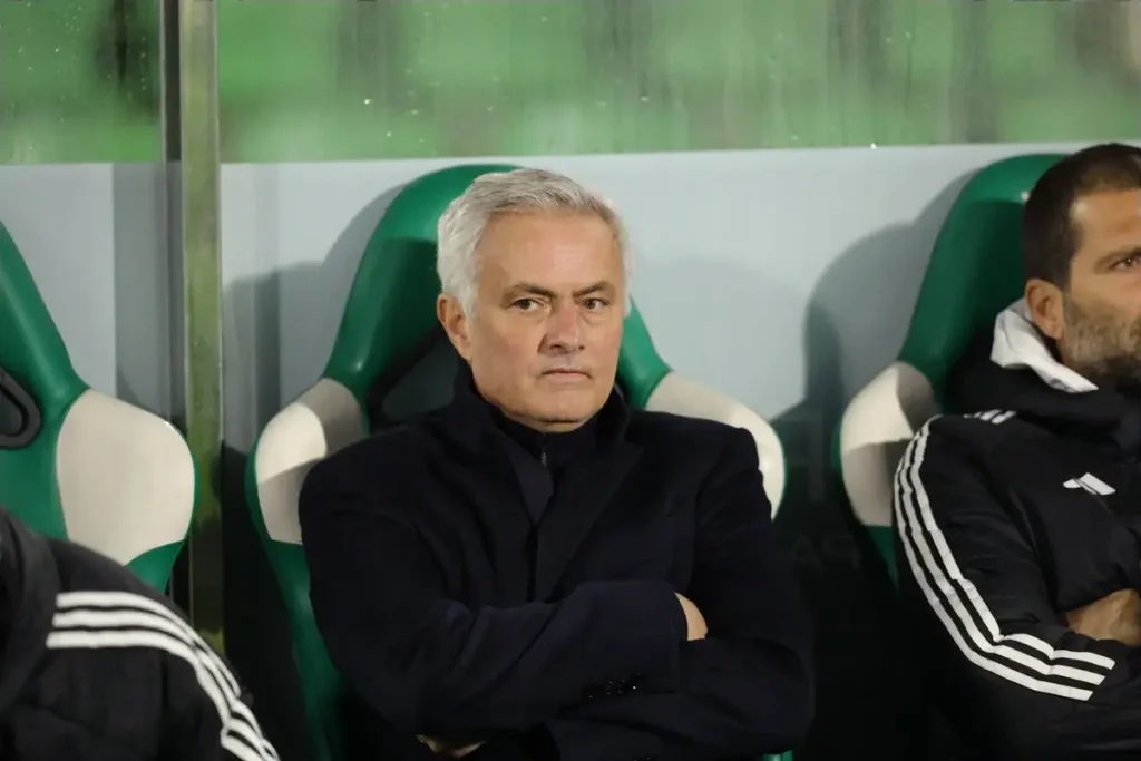 “Mourinho defends Benfica and refuses to comment on Rafa Silva.”