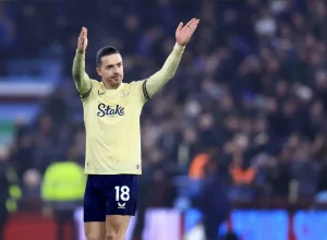 Grealish afasta-se dos relvados durante três meses após lesão no Everton