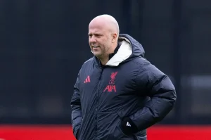 Arne Slot lança pista intrigante sobre o papel de estrela do Liverpool