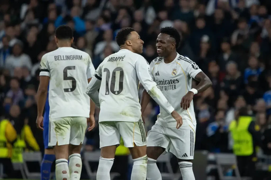 Mbappé e Vinícius impulsionam recuperação do Real Madrid com goleada ao Mónaco