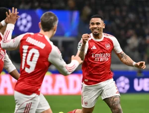 Jesus celebra noite de sonho para o Arsenal na Champions League