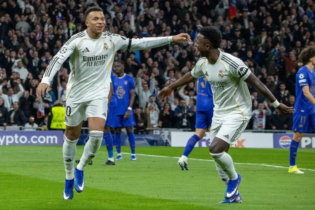“Mbappé pursues historic record in the Champions League with goal against Benfica.”