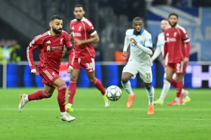 Liverpool brilha contra o Marselha e alivia pressão sobre o treinador