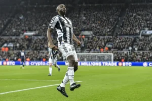 Wissa marca e Newcastle United humilha PSV Eindhoven com três golos